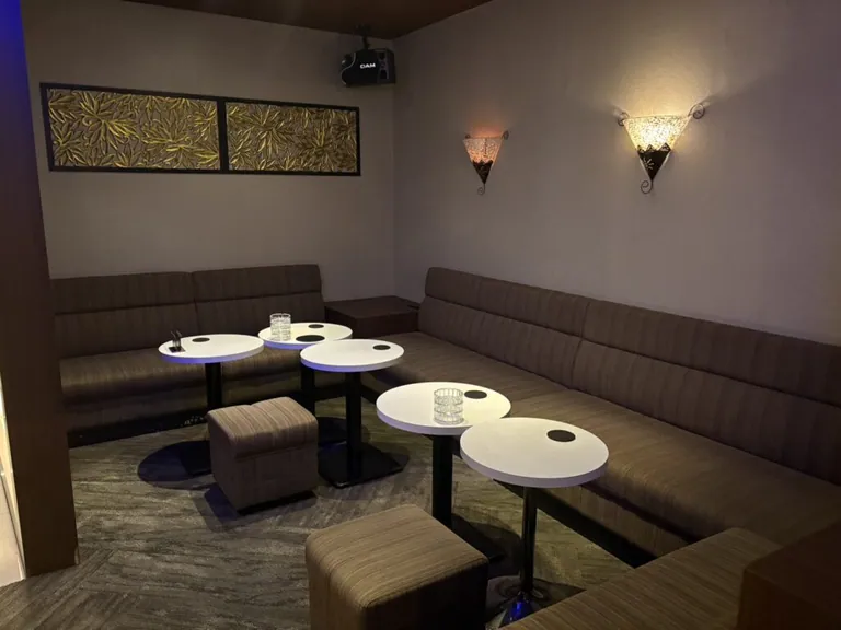 ピンの店内