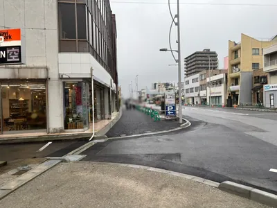 木更津　アリーナへの道順 8／13：一つ目の十字路を越えて直進します。