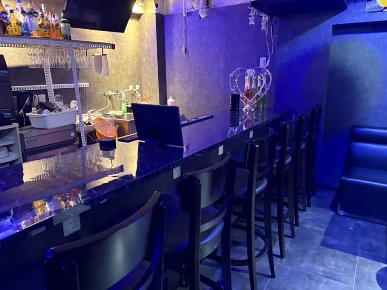新宿三丁目 アステールの店内