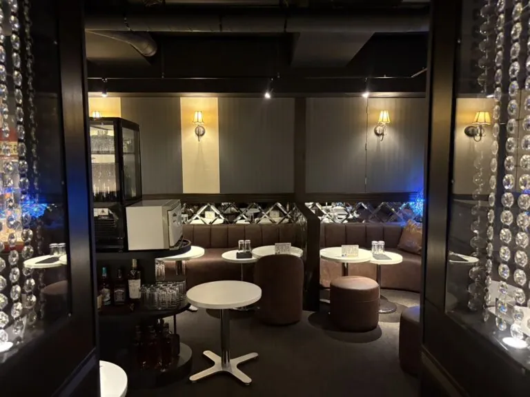 コンラッドの店内