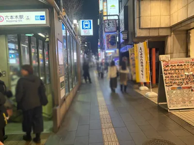 アルファへの道順 2／3：出口を左手に直進します。