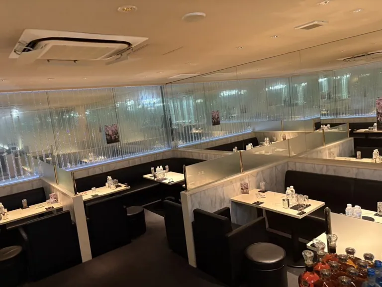 練馬　ルシアの店内