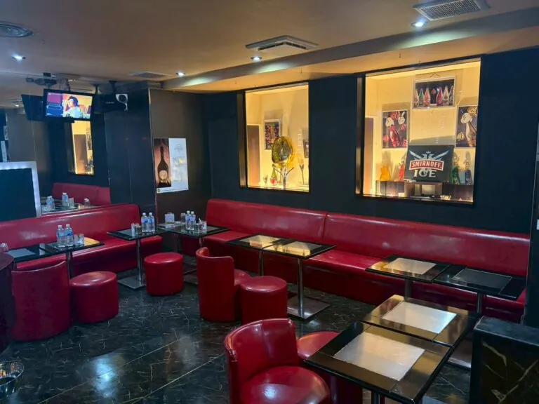 プラチナムの店内