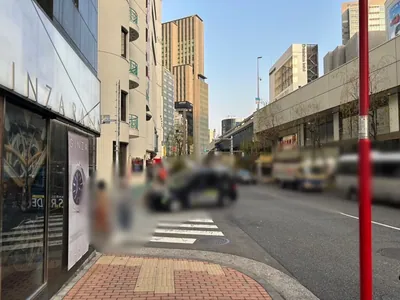 ロドピスへの道順 9／11：二つ目の路地を左折します。