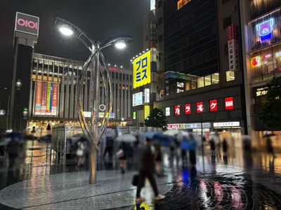 カリエへの道順 2／8：ロータリーを左手に直進します。