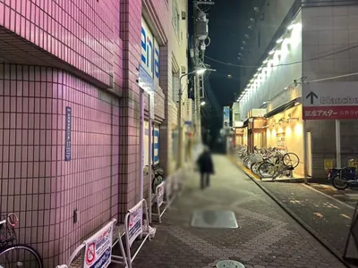 吉祥寺　リンへの道順 4／6：左手の一つ目の路地を左折します。