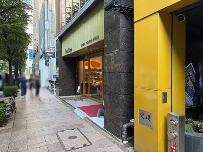 ルージュへの道順 10／10：少し進むと右手に銀座ルージュの入る「銀座ピアースビル」があります。