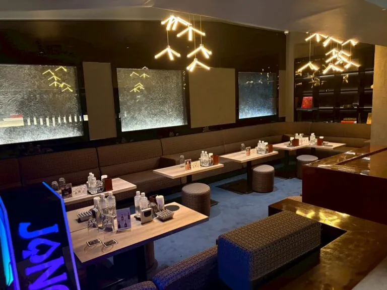 ブルジュの店内