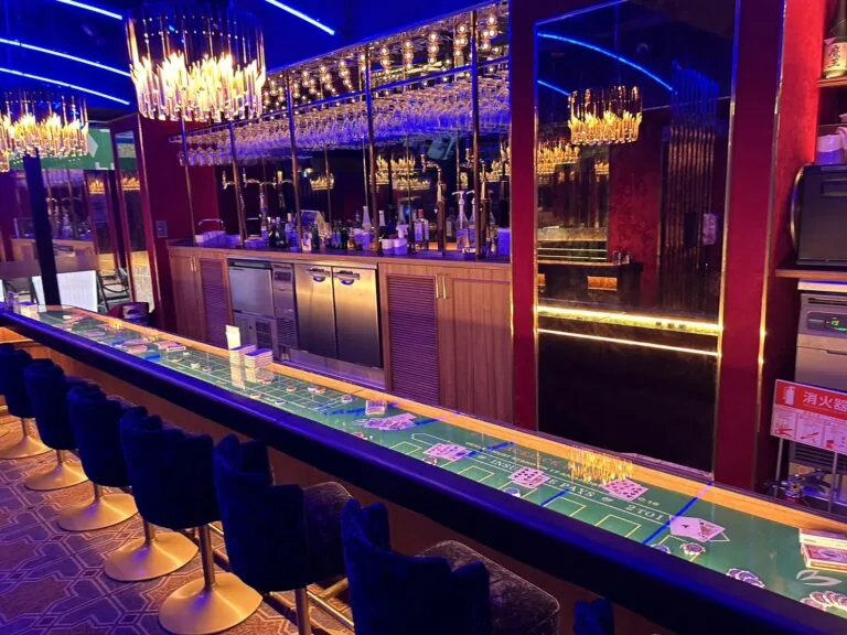 B4 （ビーフォー）の店内