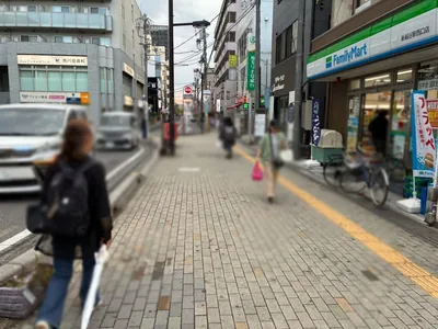 アモンへの道順 4／7：ロータリーを左手に直進します。