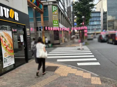 オシホリックへの道順 5／7：路地を左折します。