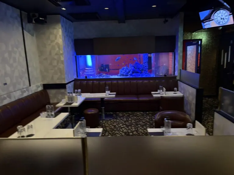 ゴッドの店内