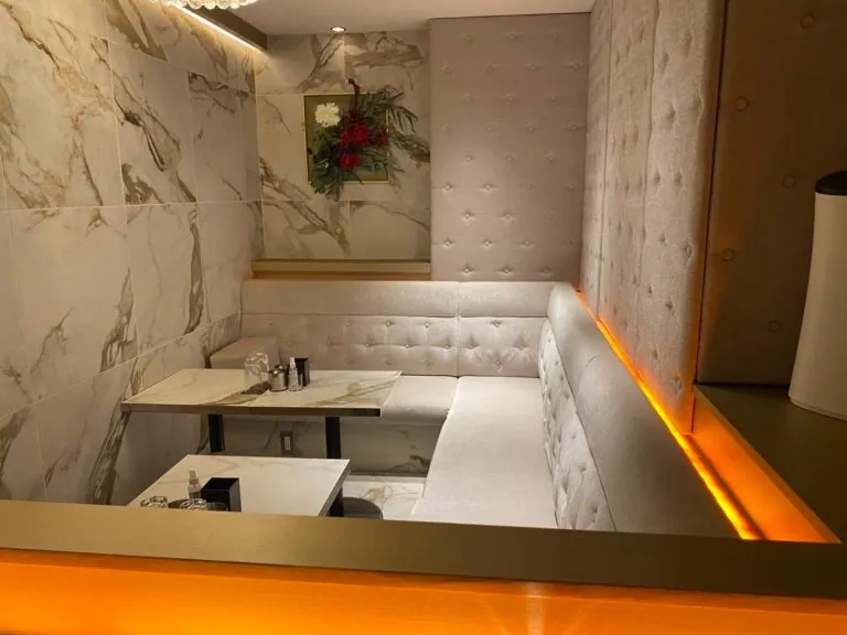 ミラーコールの店内