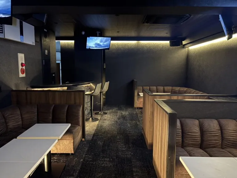 ラグーンの店内