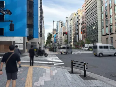 アルマへの道順 6／7：十字路を越えて直進します。