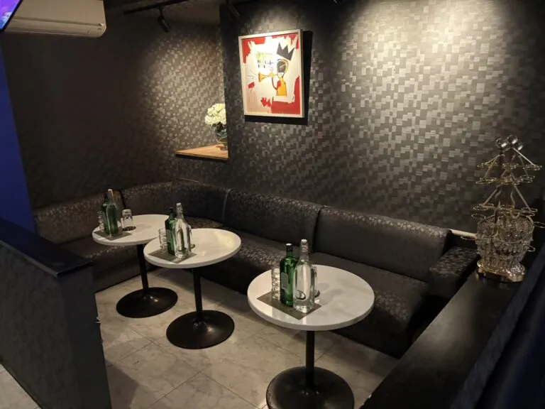 クレヨンの店内