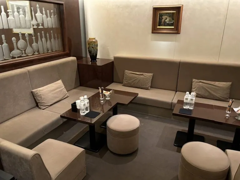 廉 （レン）の店内