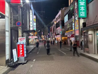 ルミナスへの道順 3／6：左手一つ目の路地を左折します。