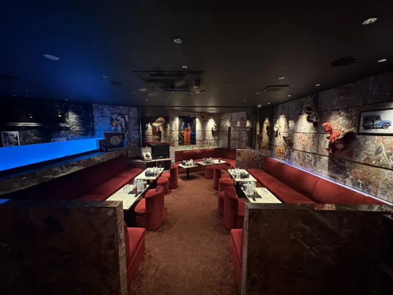 小岩　エンペラーズラウンジ （Emperor’s Lounge）の店内