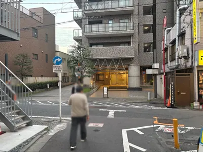 北千住　ジェントルマンズクラブ （GENTLEMAN’Z CLUB）への道順 4／7：突き当りを左折します。