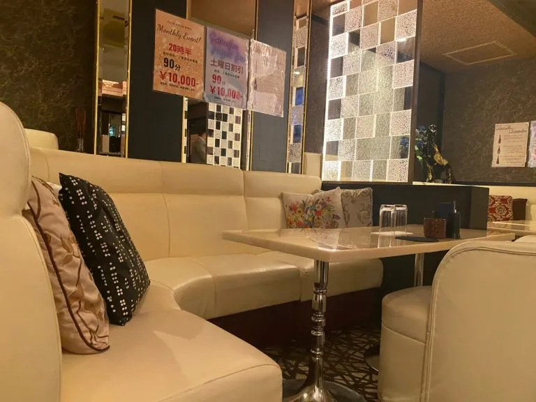 アジアンドールの店内