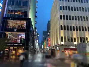 ジャンヌダルク2 （Jeanne d`ArcⅡ）への道順 7／9：直進を続けると十字路に出るので正面に渡ります。