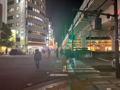 吉祥寺　レオンへの道順 3／8：一つ目の横断歩道を斜め左に渡ります。