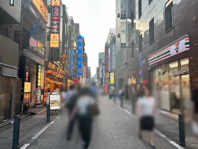 フローレンスクラブへの道順 4／6：直進します。