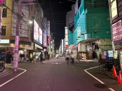 ビゼへの道順 12／13：一つ目の十字路を越えて直進を続けます。