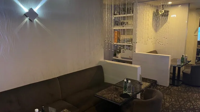 アジュールの店内