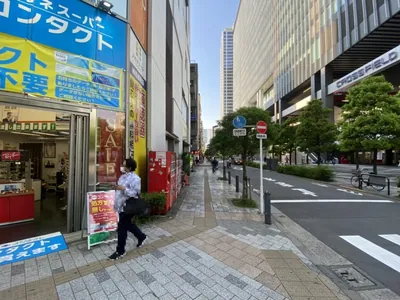 秋葉原　55フィフティーファイブへの道順 7／10：左手一つ目の路地を左折します。