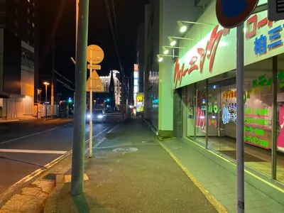 柏　ベロアへの道順 10／13：直進すると右手にクリーニング屋が出てくるので更に直進します。