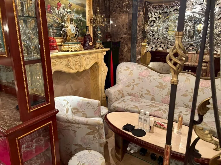 利恵（リエ）の店内