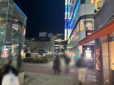 アミューズへの道順 3／4：右手の一つ目の路地を右折します。