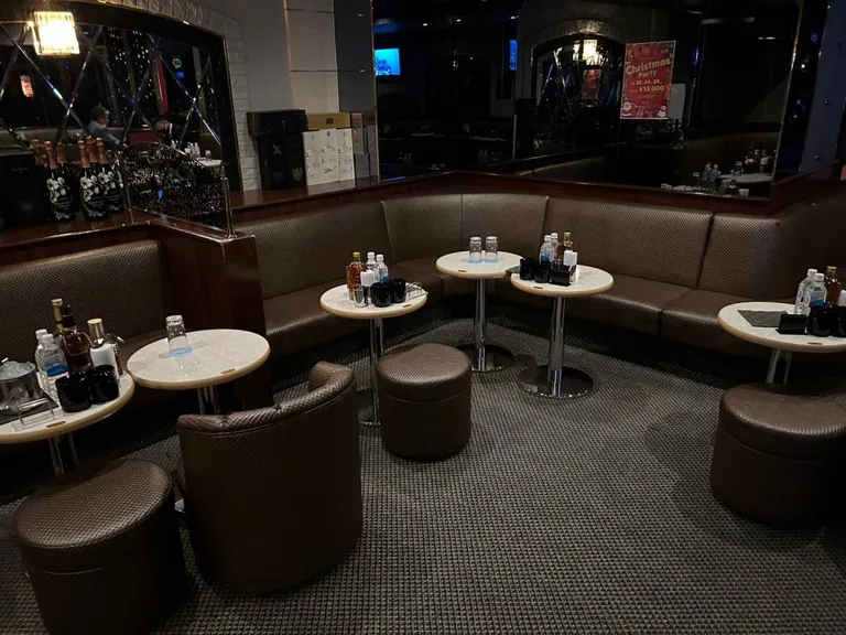 別世界 （ベツセカイ）の店内