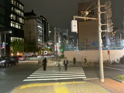 セナへの道順 4／7：二つ目の横断歩道を渡ります。