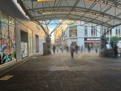 プレジデントへの道順 2／5：駅を背に左に進みます。