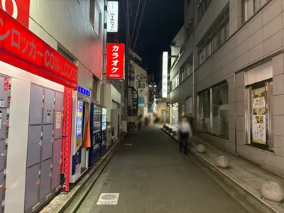 アジュールへの道順 4／6：直進します。