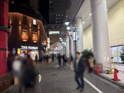 ティアラへの道順 5／7：左手一つ目の路地を超えて直進します。