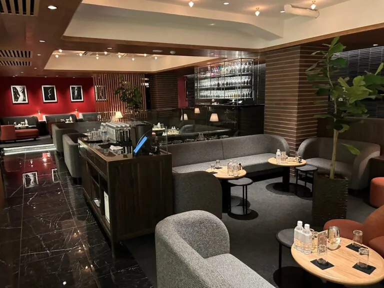 ジェントルマンズクラブ （Gentleman’s club）の店内