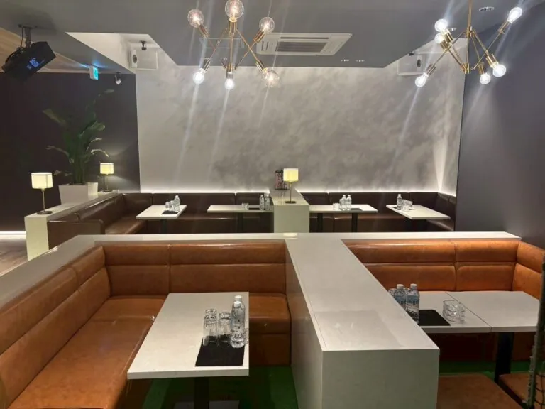 ヒャッカリョウラン （百花繚乱）の店内
