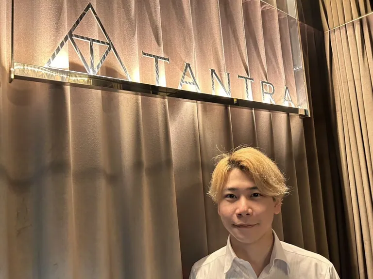 蕨 タントラの店内