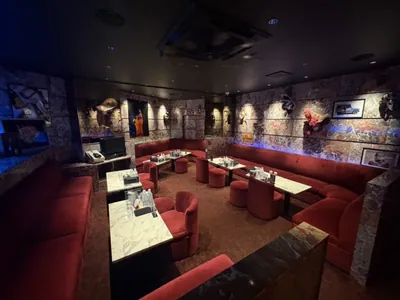 小岩　エンペラーズラウンジ （Emperor’s Lounge）の店内