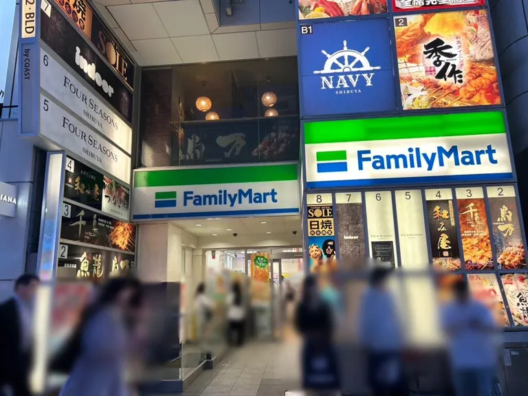 フォーシーズンの店内