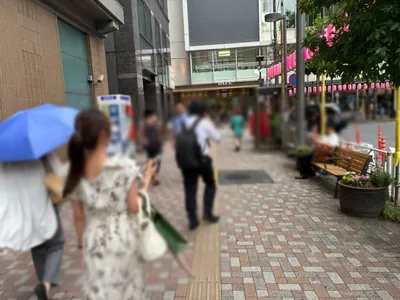 オシホリックへの道順 2／7：駅を背にして左に進みます。