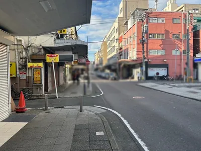 タイムリーへの道順 11／13：二つ目の十字路も越えて直進を続けます。