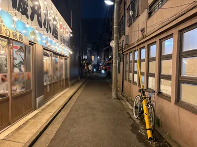 ビーチへの道順 6／8：直進します。