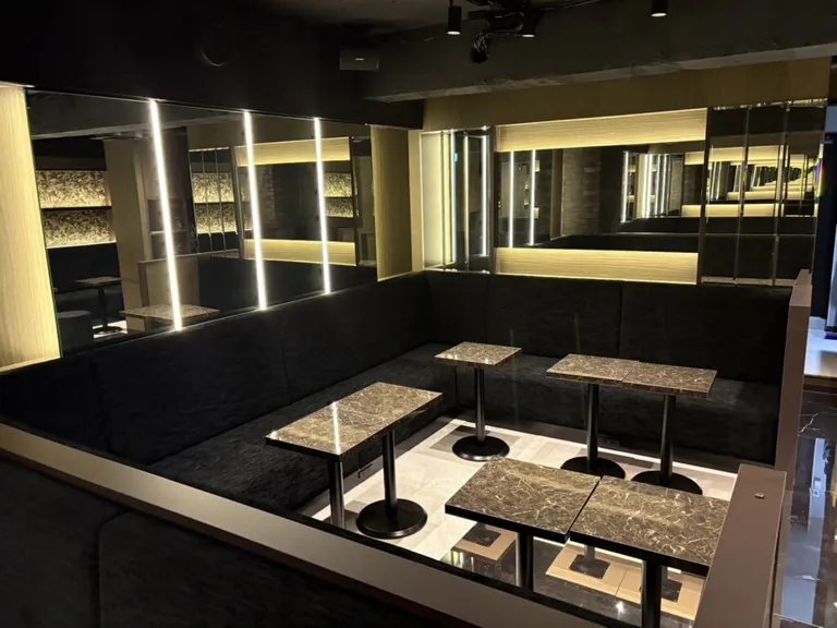 ハイスクールナナプラザの店内