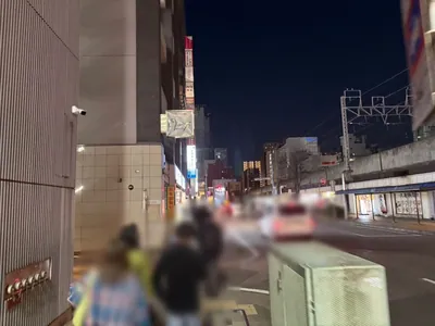 ドエムへの道順 9／15：左手一つ目の路地を越えて直進をします。