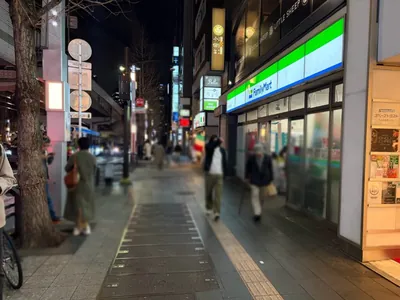 ミュゼルヴァへの道順 2／6：道路を左手に直進します。